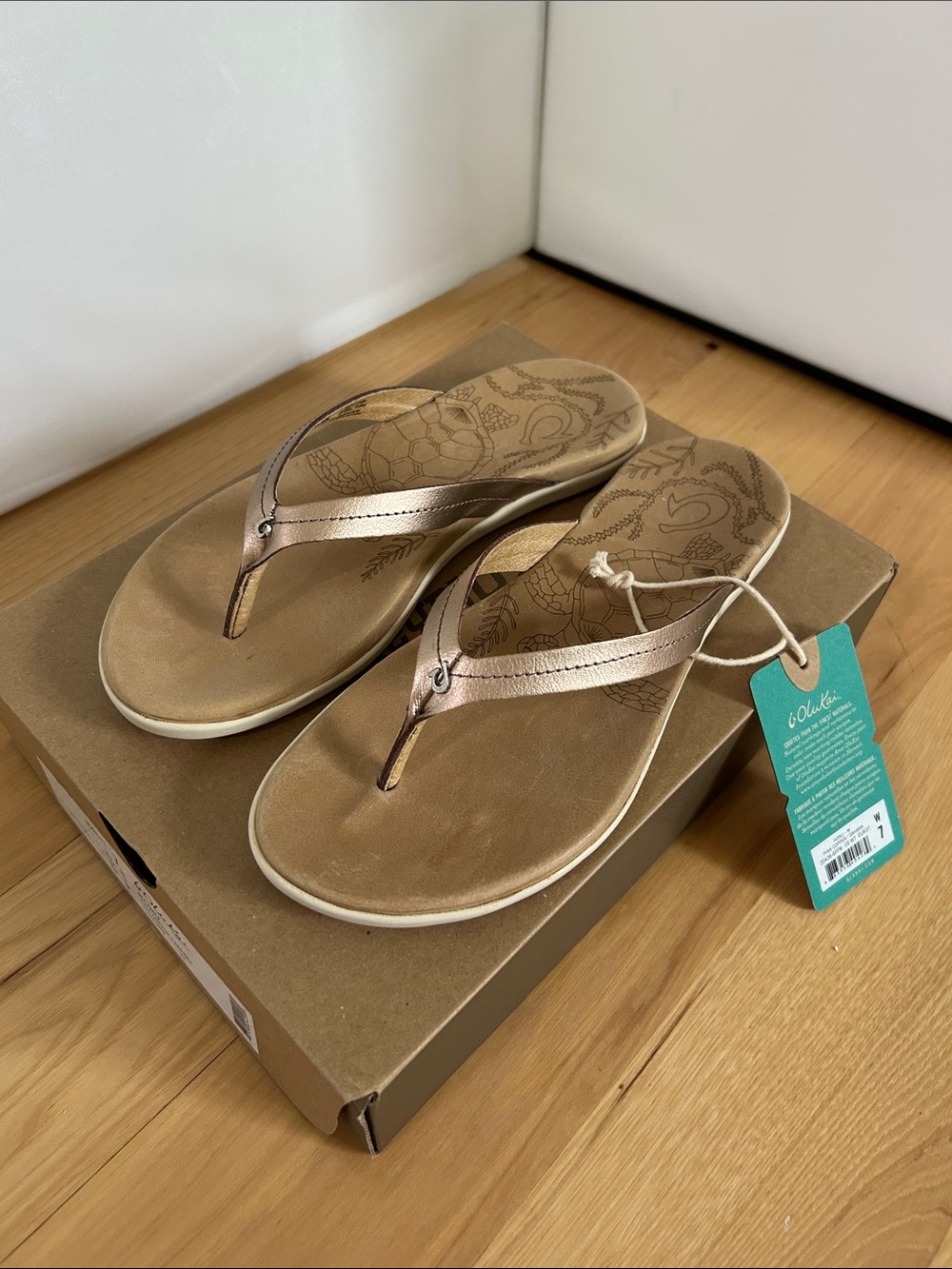 NEW in box - Olukai Sandals - Honu, size 7